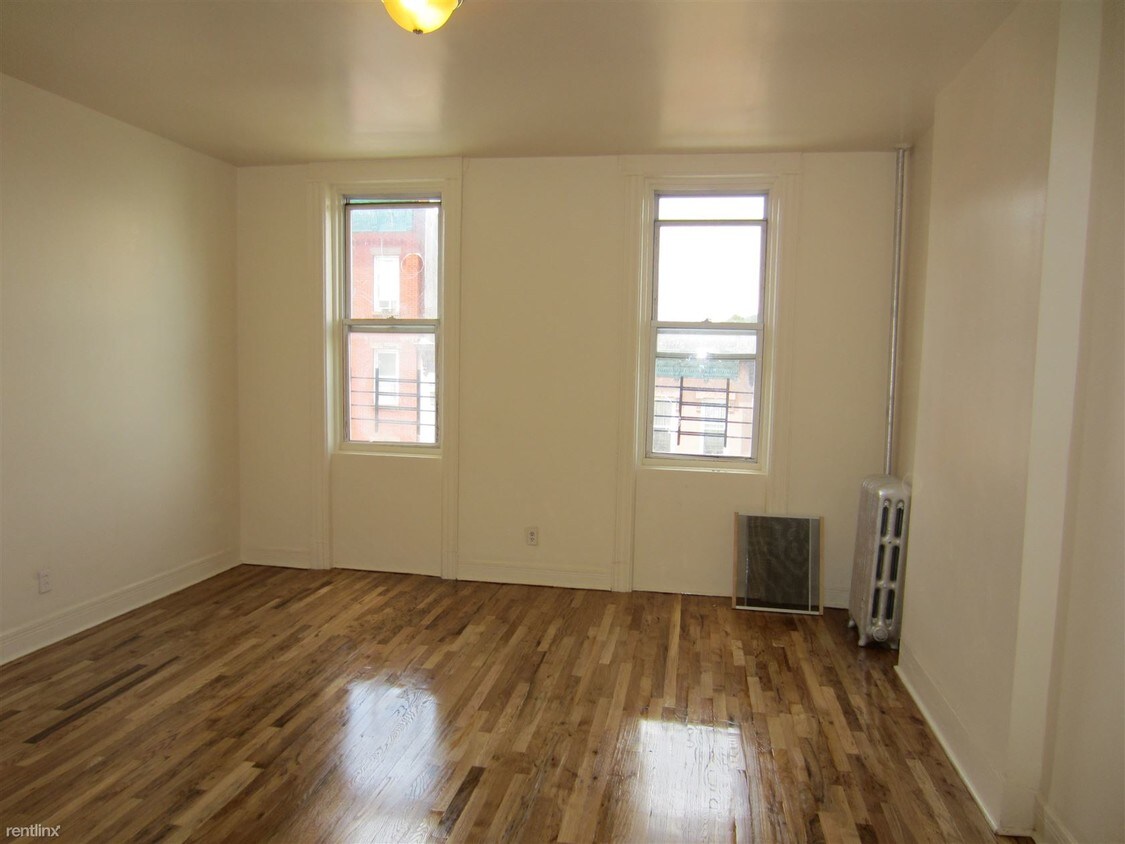 Primary Photo - 221 Lewis Ave