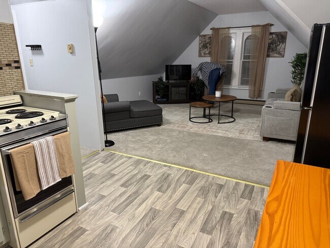 Foto del edificio - PRICE REDUCED! 1-Bedroom Apartment – Prime Poughkeepsie Location