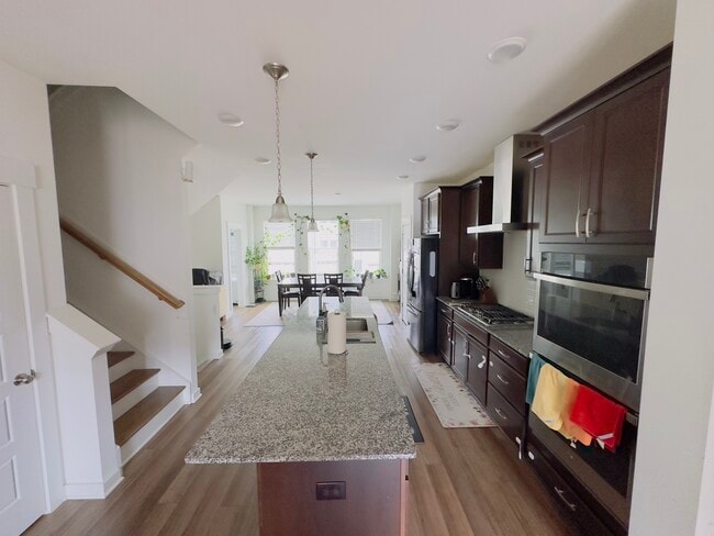 Foto del edificio - 1121 Kiernan Grove Ln
