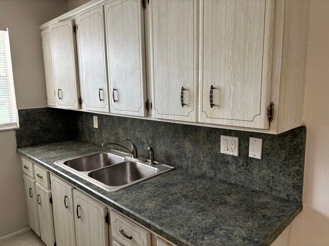 Foto del edificio - 725 SE 23rd St