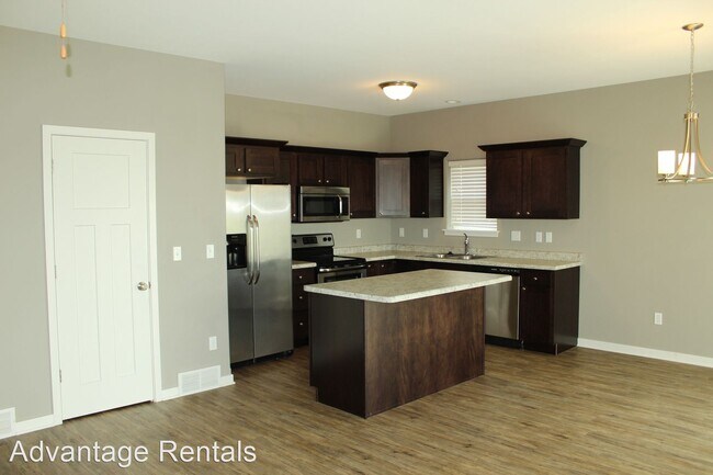 Building Photo - 3 br, 2.5 bath House - 300 Sunset Place