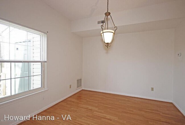 Building Photo - 3 br, 1.5 bath House - 5403 Skalak Drive