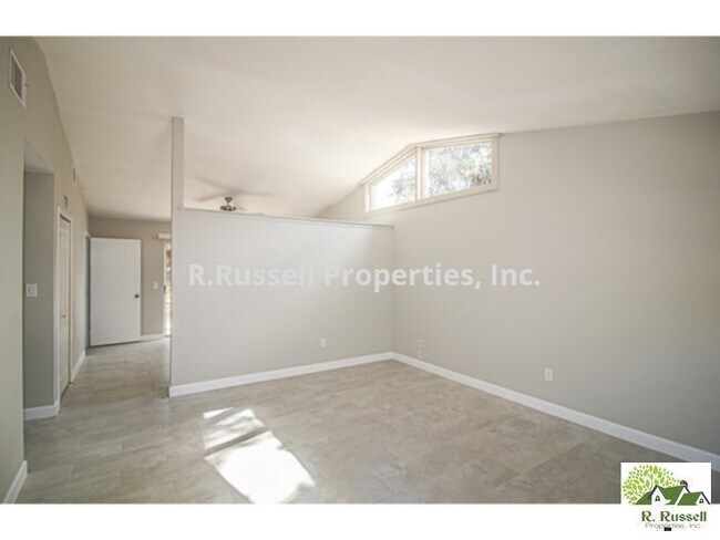 Foto del edificio - Fully Renovated 2 bedroom duplex. Freshly ...