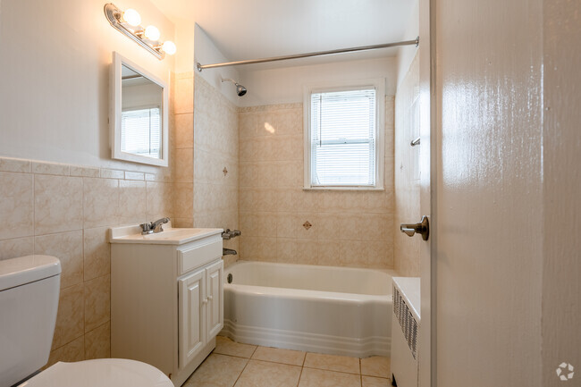 1BR 1BA - 586SF - Sheridan Gardens