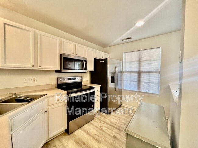 Foto del edificio - 7720 Averette Field Dr