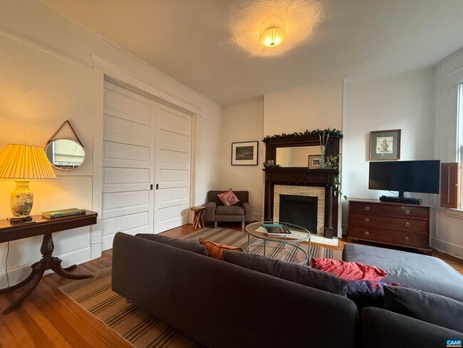 Foto del edificio - 615 E High St