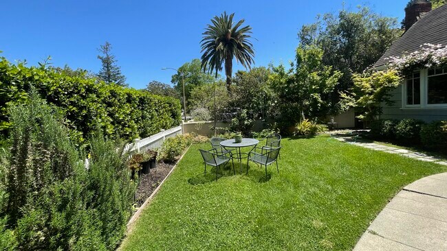 Foto del edificio - 1226 Middlefield Rd
