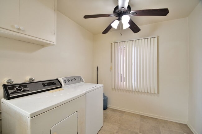 Building Photo - t864