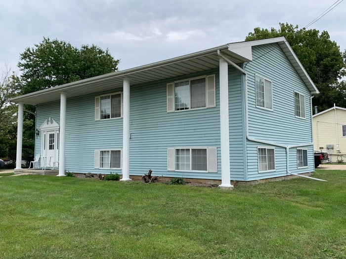 Primary Photo - 1004 Emeline St
