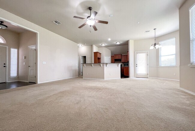 Foto del edificio - Beautiful 3 Bed 2 Bath in the Heart of Moo...
