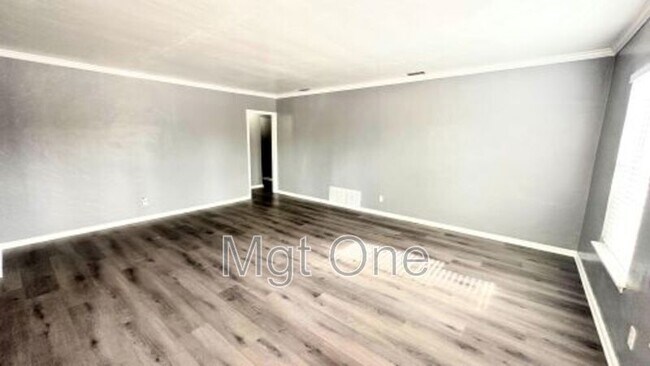 Foto del edificio - 4637 Central Ave