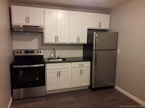 Building Photo - 75 Kaye Vue Dr