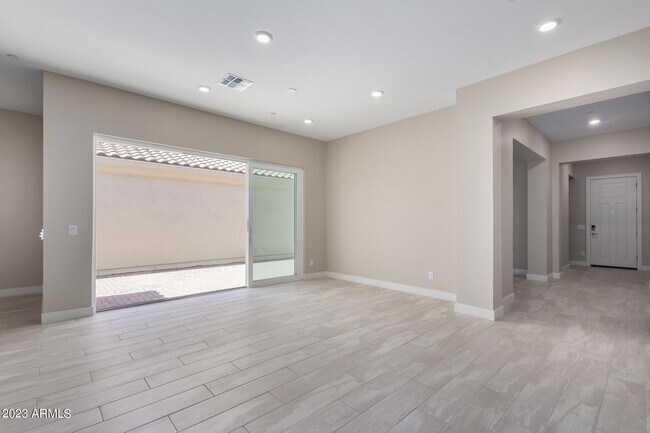 Foto del edificio - 4133 E Las Colinas Dr