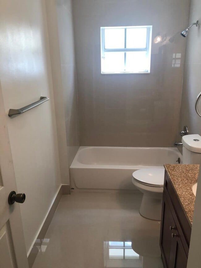 Building Photo - 920 Savannah Falls Dr