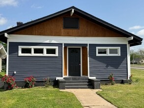 Building Photo - 1209 Stanley Ave SW
