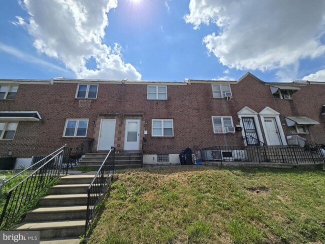 Building Photo - 5860 Oxford Ave