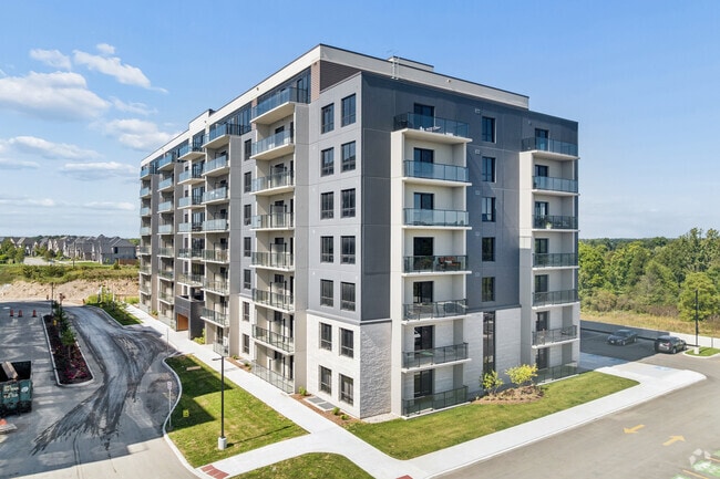 Building Photo - Aurora