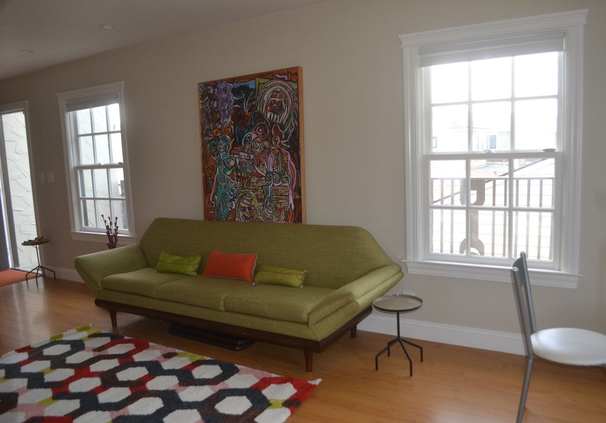 Primary Photo - 817 N Delaware St