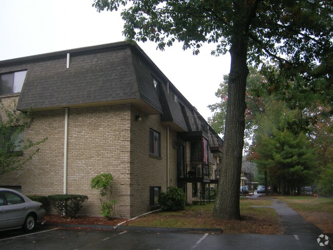 Building Photo - 8 Tiffany Rd