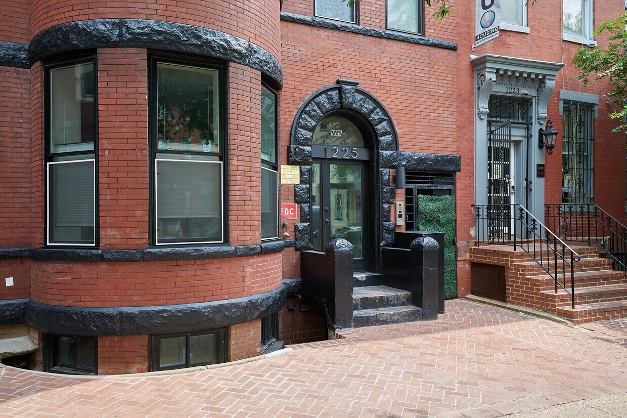 Foto principal - 1225 11th St NW