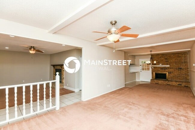 Building Photo - 3 Bedroom Pet-Friendly Home in Grapevine, TX with Main Street Renewal