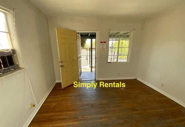 Building Photo - 208 University Blvd SE