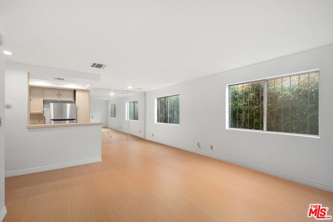 Building Photo - 839 S Holt Ave