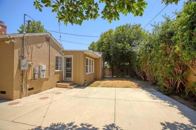 Foto del edificio - 8939 Rhea Ave