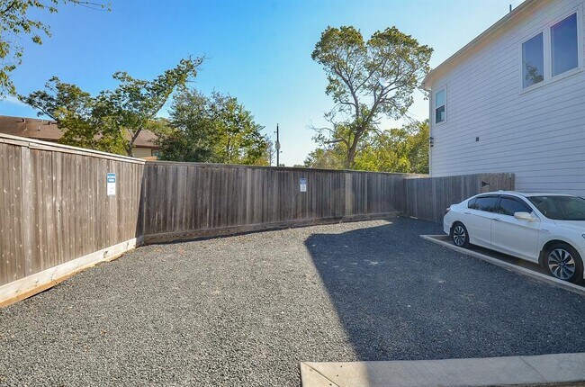 Building Photo - 9414 Kerrwood Ln