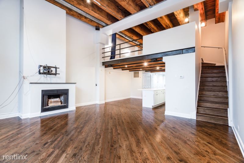 Primary Photo - 2620 N Clybourn Ave
