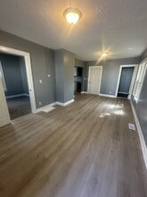 Building Photo - 10404 Grandview Ave