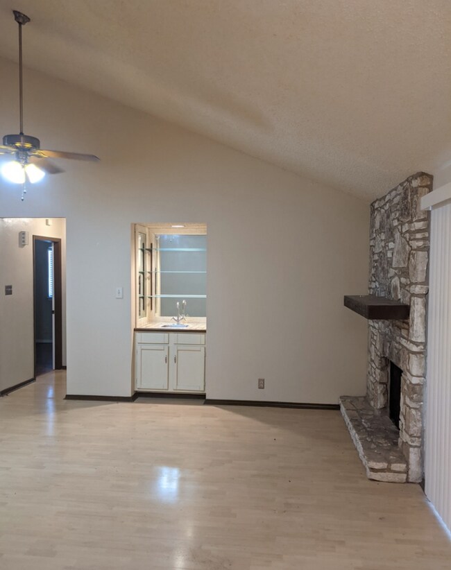 Building Photo - Ready for Move In!