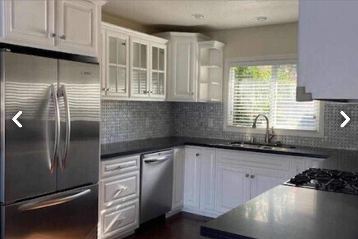 Foto del edificio - Stunning Waterfront Living in Mandalay Bay – 2 Bed + 2 Bath with Private Dock