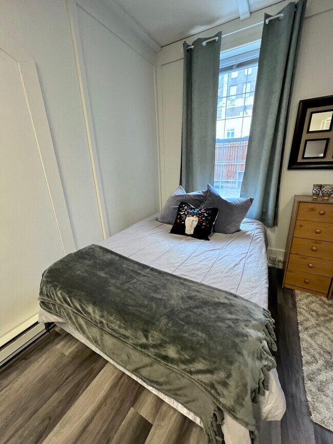Bed - 29 W Main St