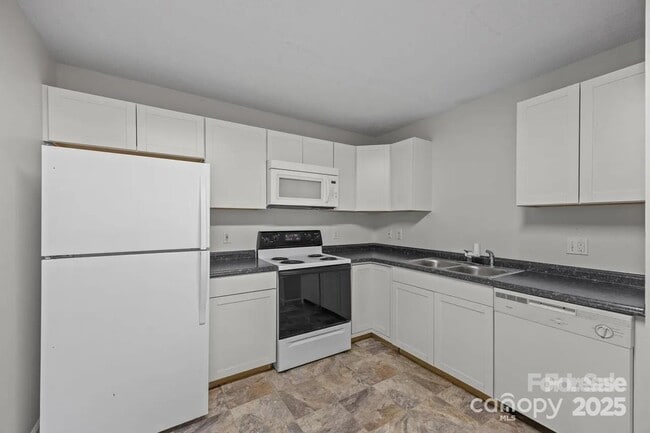 Foto del edificio - 6 Azalea Rd