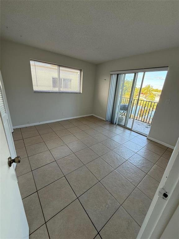 Foto del edificio - 1235 W River Dr