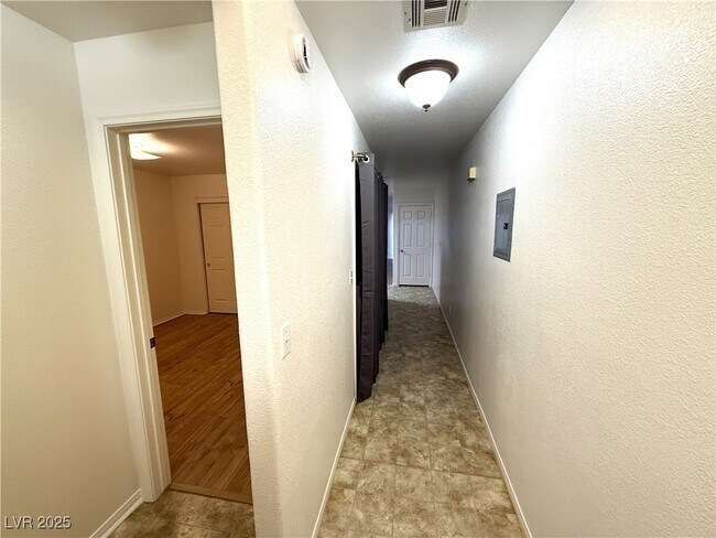 Foto del edificio - 448 Comstock Ave