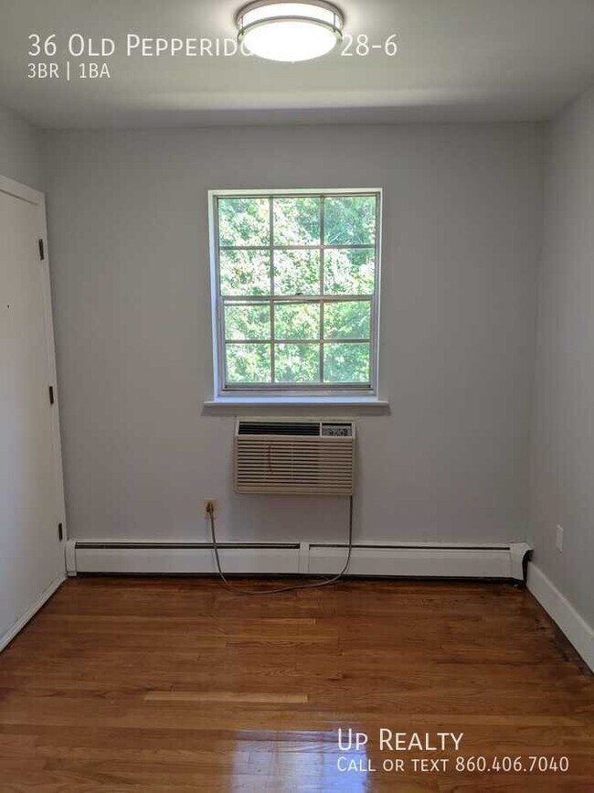 Building Photo - 36 Old Pepperidge Ln