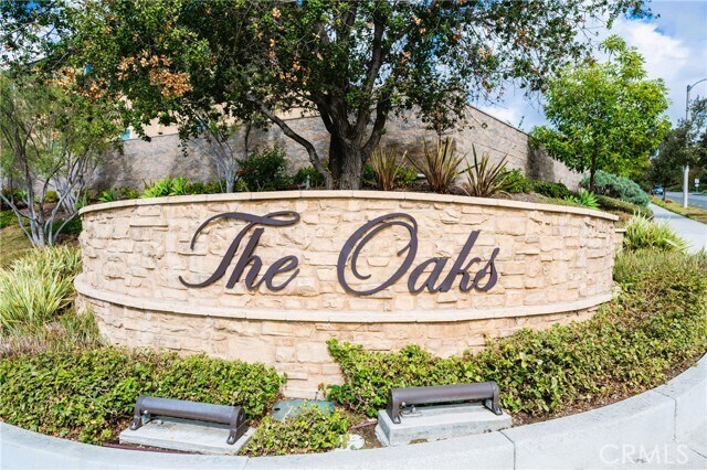 Foto del edificio - 1081 Summit Oak Dr