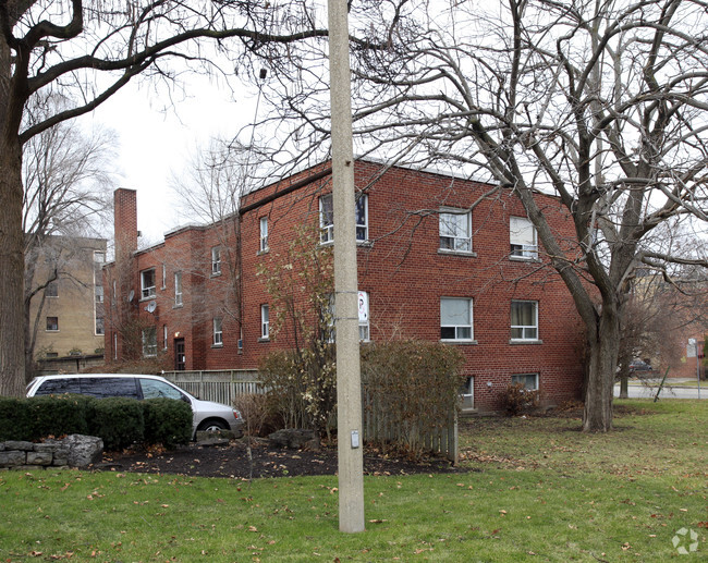 Building Photo - Kingsway Park Apartments