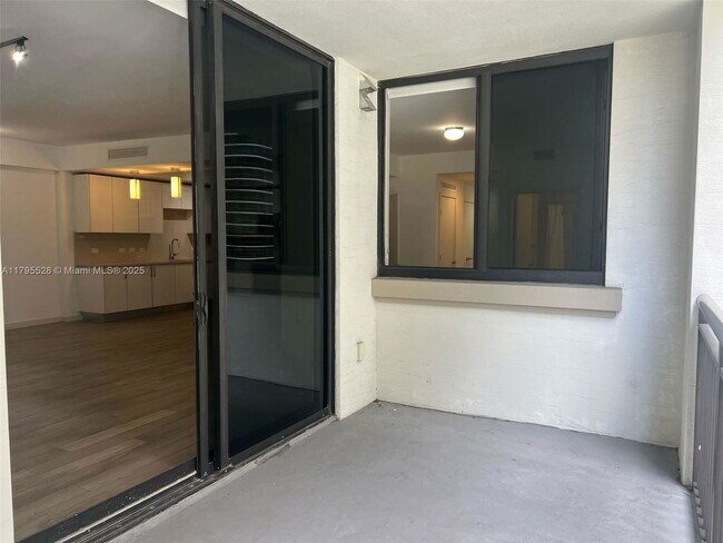 Foto del edificio - 999 SW 1st Ave