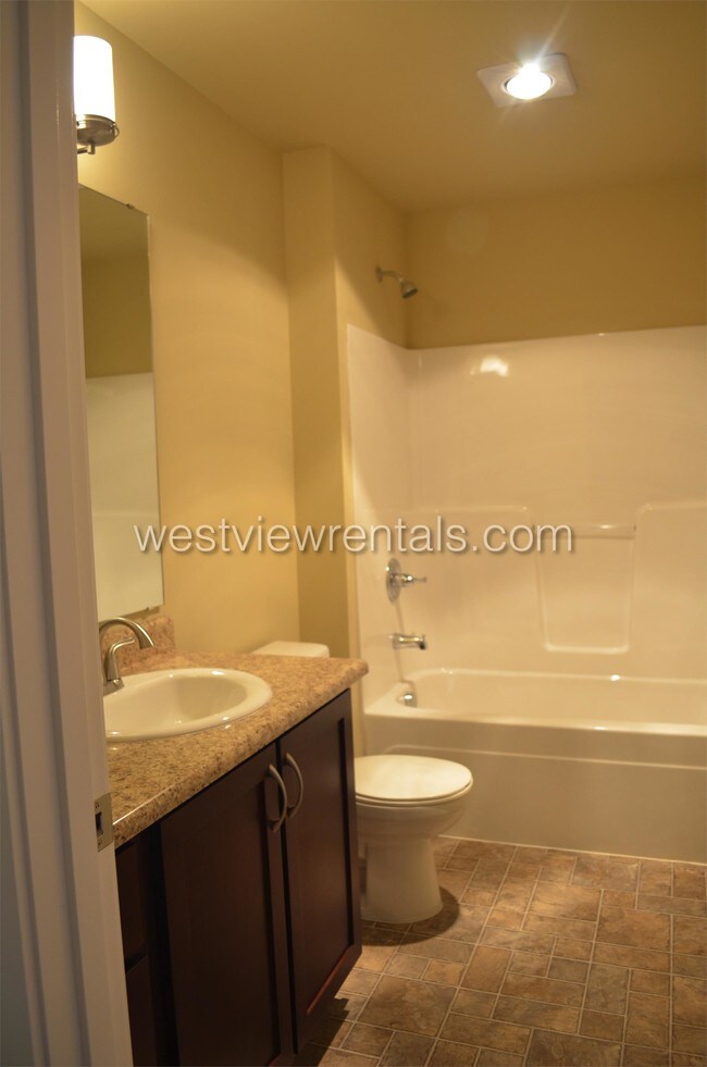 Foto del edificio - 200 E Maple St