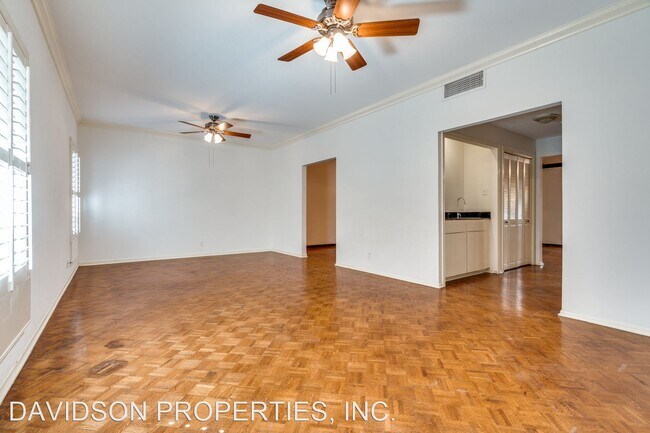 Building Photo - 3 br, 2.5 bath House - 7731 Broadway #A5