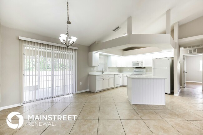 Foto del edificio - 1056 Summa Blvd