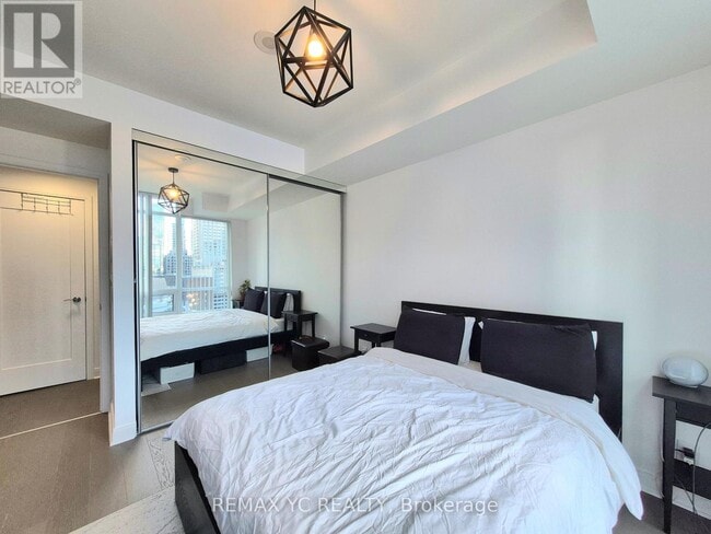 Building Photo - 825 Church St