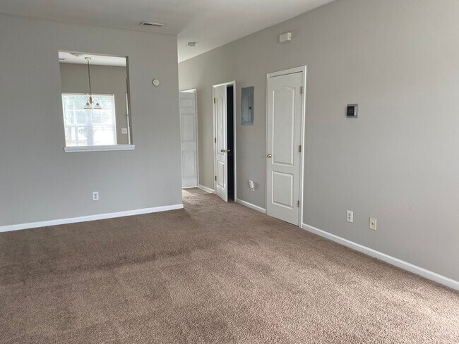 Foto del edificio - 3129 Nevin Pl Dr