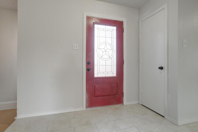 Foto del edificio - Great 3 Bedroom, 2 Bath, Brick Home in Gre...