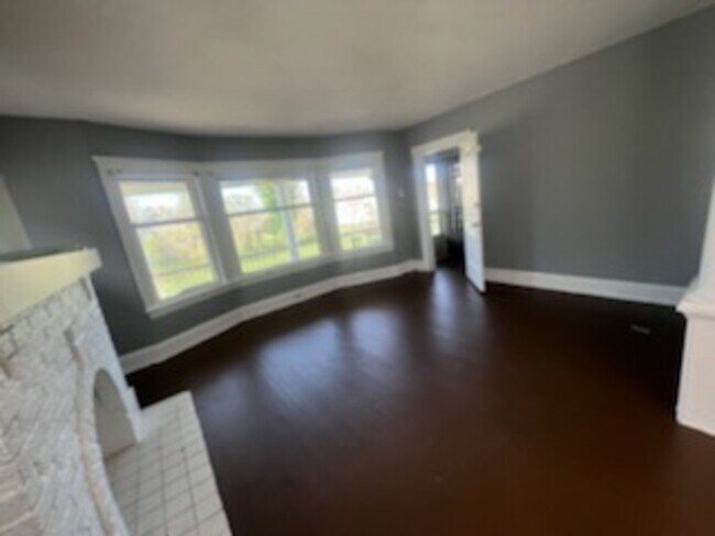 Building Photo - 11408 Fairport Ave