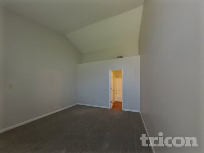 Building Photo - 5260 Pin Oak Dr