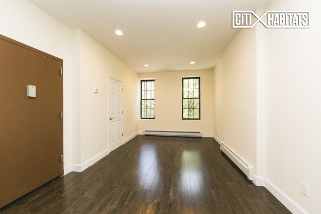 Building Photo - 406 Tompkins Ave